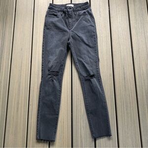 Madewell SUPER STRETCHY Distressed WashedOut Black Curvy High Rise Skinny Sz 26